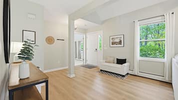 Smart TV, fireplace