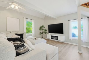 Smart TV, fireplace