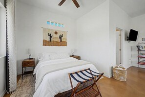 Bügeleisen/Bügelbrett, Reisekinderbett, WLAN, Bettwäsche