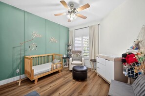 Interior - Luxurious Designer Condo with Full Gourmet Kitchen & Lake Views, 5 min to Beach! (Pelican Marsh)