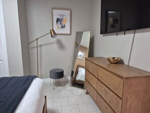 Room - Modern,cozy private room and convienience with comfort in Brandon (Brandon)