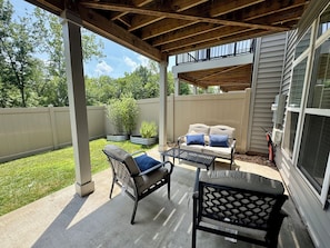 A covered patio with outdoor furniture, a pergola, and a view of the backyard. - Spectacular 4 bed/3.5 Bath Chantilly/Northern Virginia Townhouse (Chantilly)