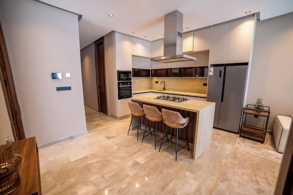 Luxury Apartment, 2 Bedrooms, Hill View | Private kitchen