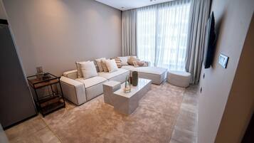 Luxury Apartment, 2 Bedrooms, Hill View | Living area