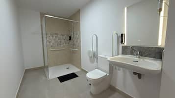 Comfort Double or Twin Room, Ensuite | Bathroom | Hair dryer, towels, soap, shampoo