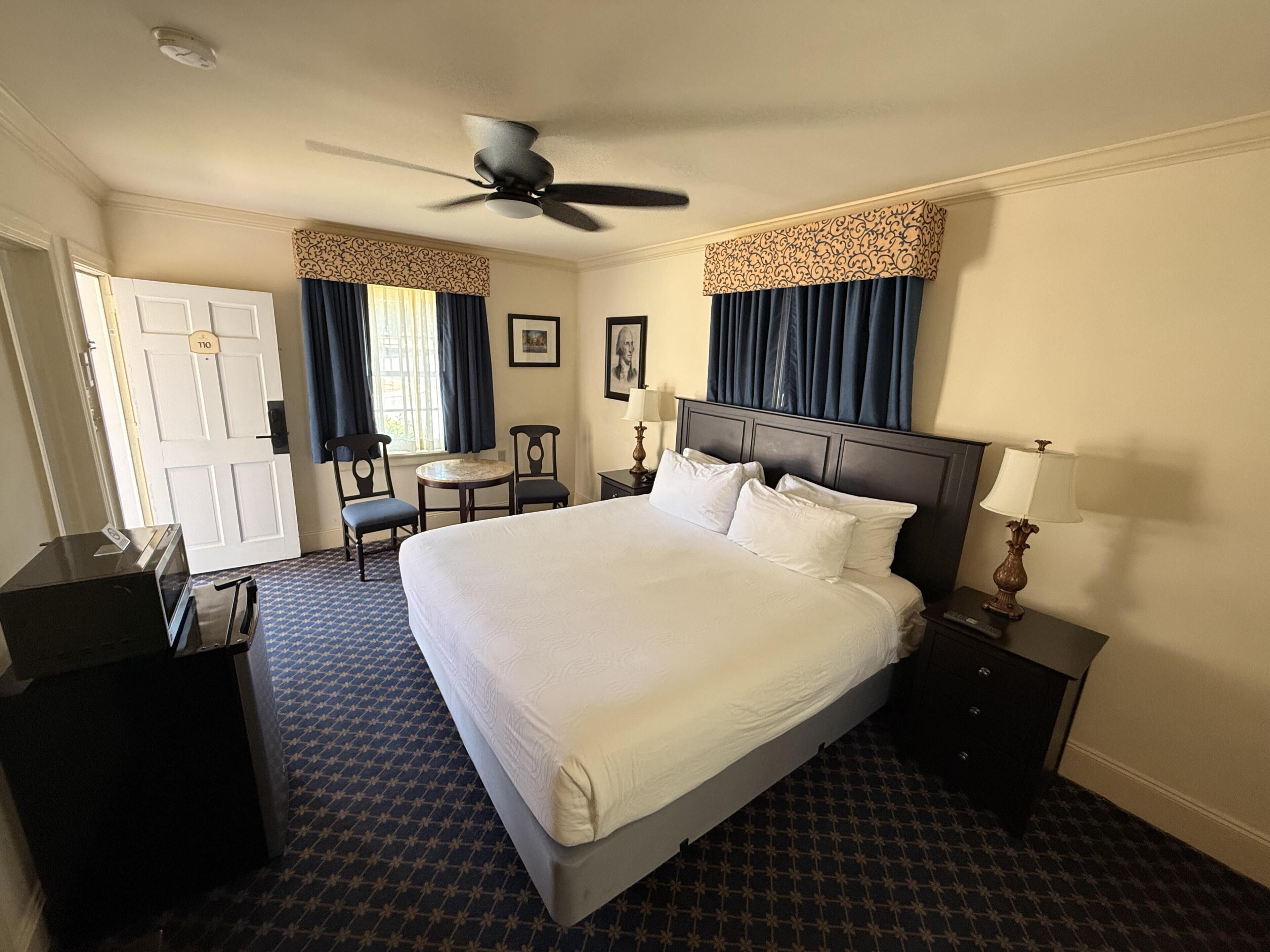 Standard Room, 1 King Bed, Non Smoking, Refrigerator & Microwave (Walk-in Shower) | Iron/ironing board, WiFi (free), bed sheets
