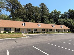 Exterior - The Princess Anne hotel (Williamsburg)
