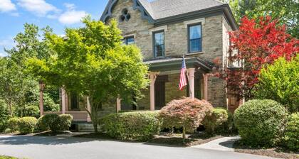 Spacious Studio on Historic Inn Property