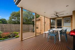 Outdoor dining - Balcombe Escape by Ready Set Stay (Mount Martha)