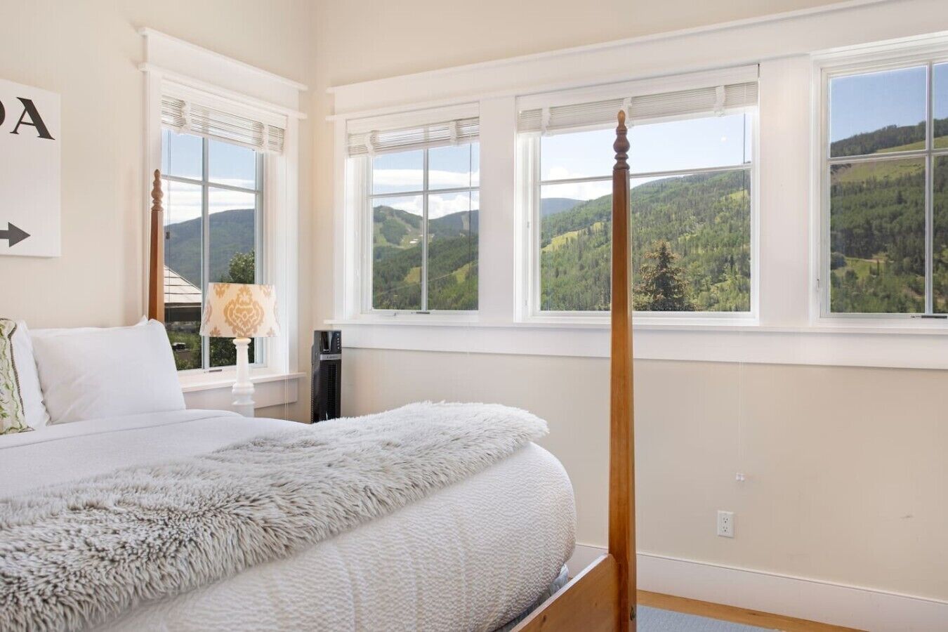 Desk, iron/ironing board, WiFi, bed sheets