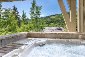 Bañera de hidromasaje al aire libre
