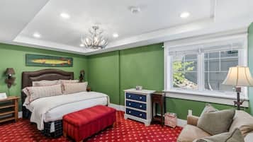 6 bedrooms, desk, iron/ironing board, WiFi