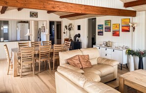 TV, fireplace - Amazing home in Græsted (Græsted)