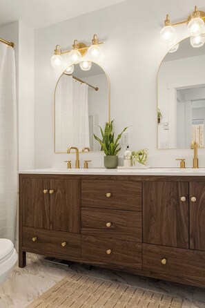 Bathroom - Happy's Hideout Bungalow w/ Fully Fenced yard, Downtown! (Ellensburg)
