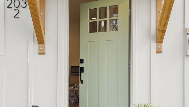 A house with a green door, a welcome mat, and a potted plant. - Happy's Hideout, Downtown w/ Private Lawn (Ellensburg)