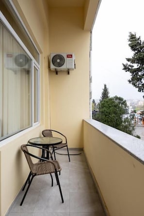 Outdoor dining - Hotel Gezi (T'bilisi)