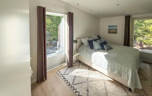 4 bedrooms, travel cot, free WiFi