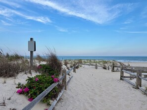 Beach nearby - Beach Blessings/Stylish 1st Floor Condo/1 Block to Beach/Sleeps 8/Pet Friendly (Ship Bottom)