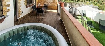 Awesome home in Jun with WiFi