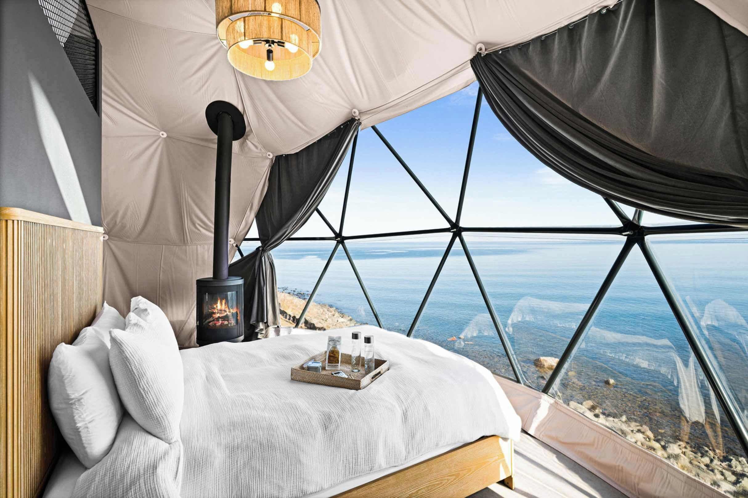 2 bedrooms, travel cot, WiFi, bed sheets