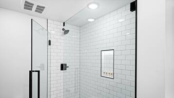 Shower, towels, shampoo