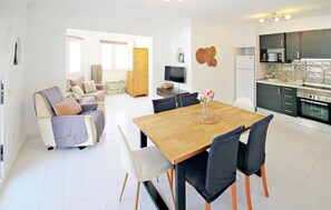 A modern apartment with a dining area, kitchen, and living room. - Beautiful home in Calpe (Calpe)