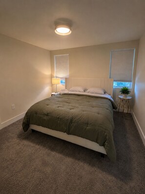 Room - Wine country charm, city conveniences within reach (Napa)