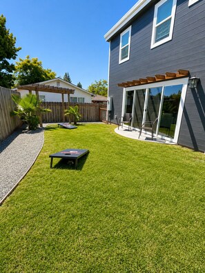 Terrace/patio - Wine country charm, city conveniences within reach (Napa)