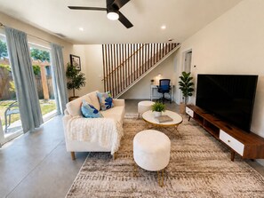 Smart TV - Wine country charm, city conveniences within reach (Napa)