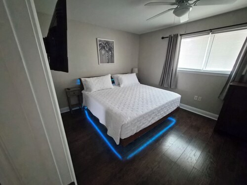Best location cozy condo in Biloxi Beach, 2b-1.5b.