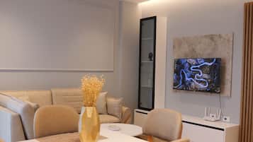 Comfort Apartment, 2 Bedrooms, Balcony, City View | Dining