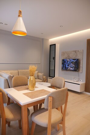 Comfort Apartment, 2 Bedrooms, Balcony, City View | Dining - Horizont Premium Apart-Hotel (Shkodër)