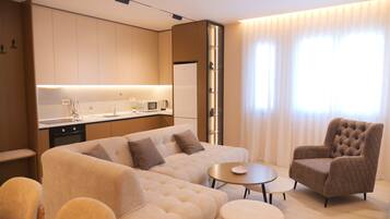 Appartement Deluxe, vue cour intérieure | Coin séjour