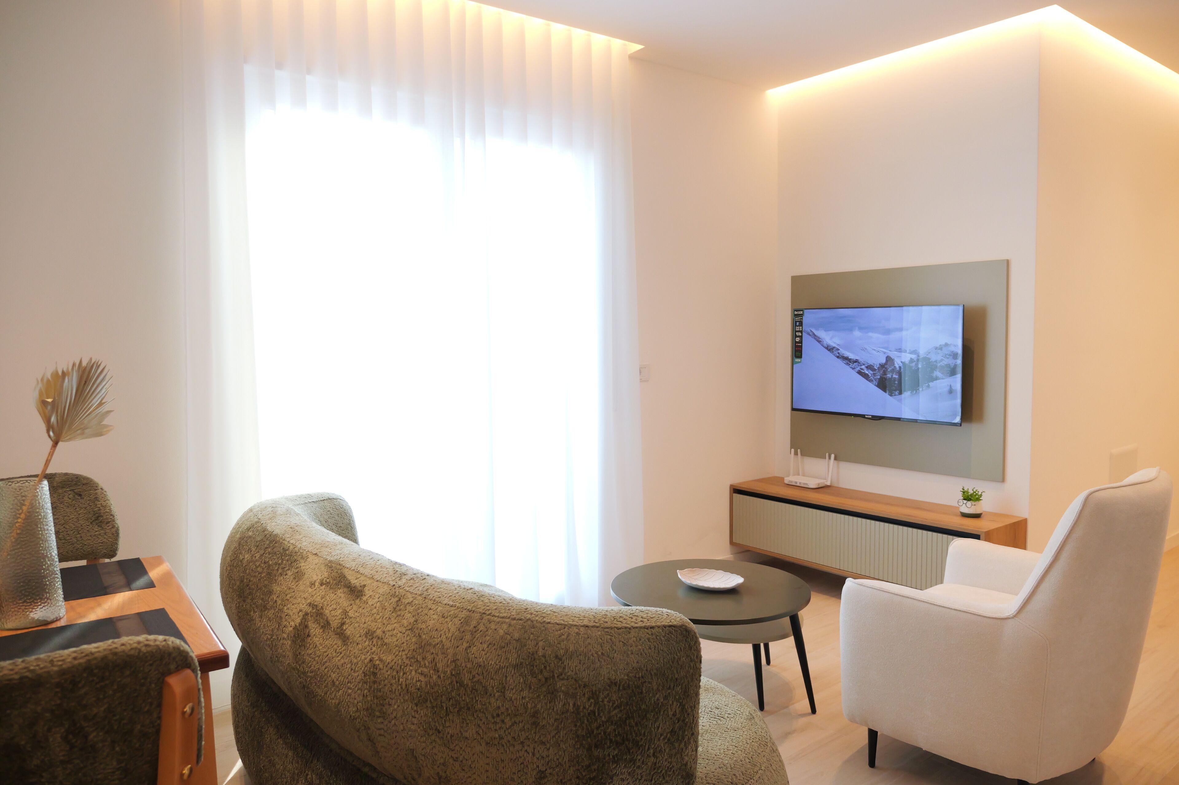 Comfort Apartment, Multiple Beds, Balcony, City View | Living area