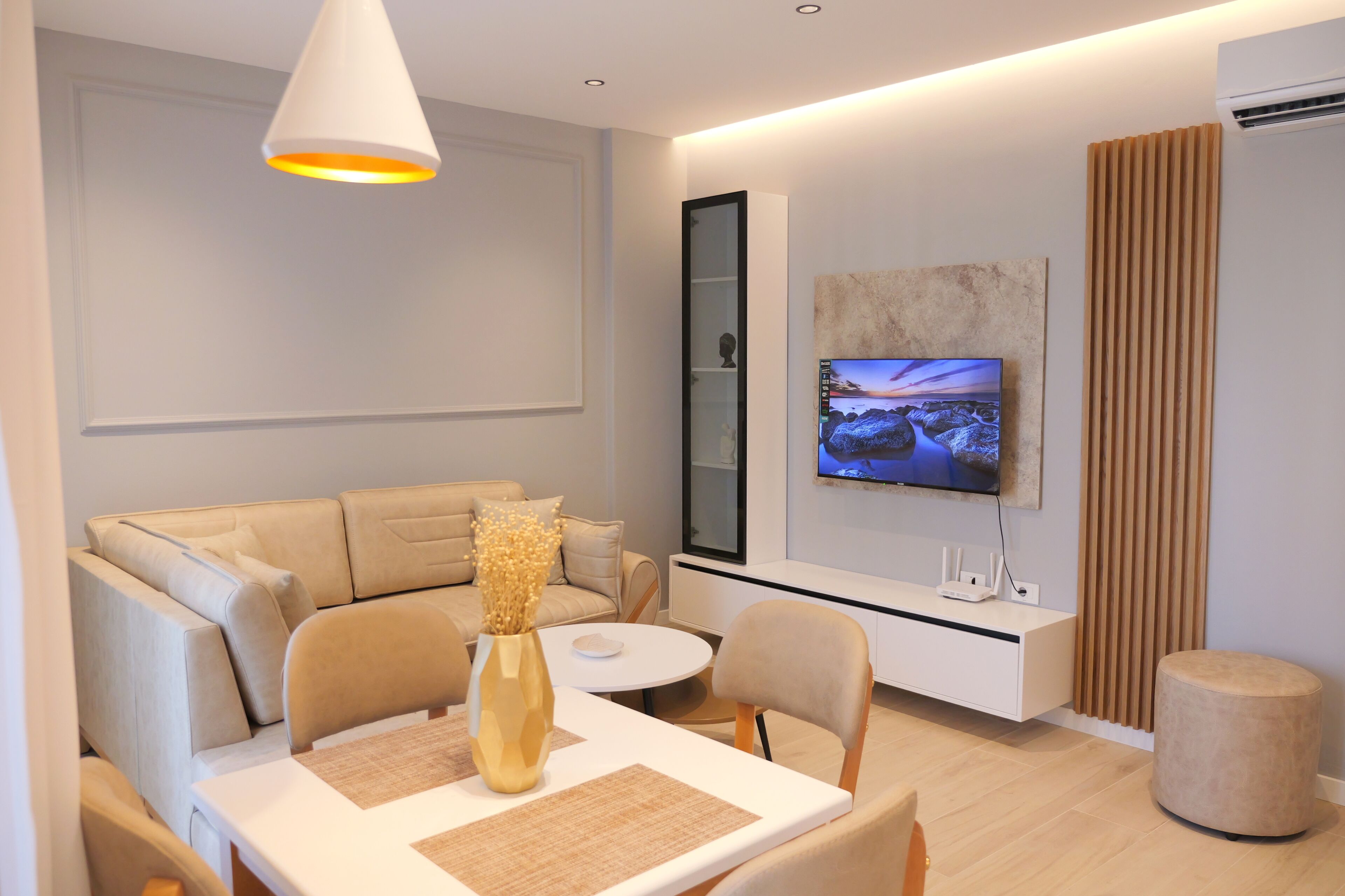 Comfort Apartment, 2 Bedrooms, Balcony, City View | Dining