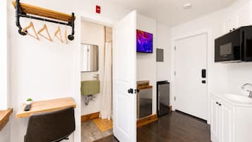 Standard Single Room, Roll-in Shower | Bathroom | Hair dryer, towels, soap, shampoo