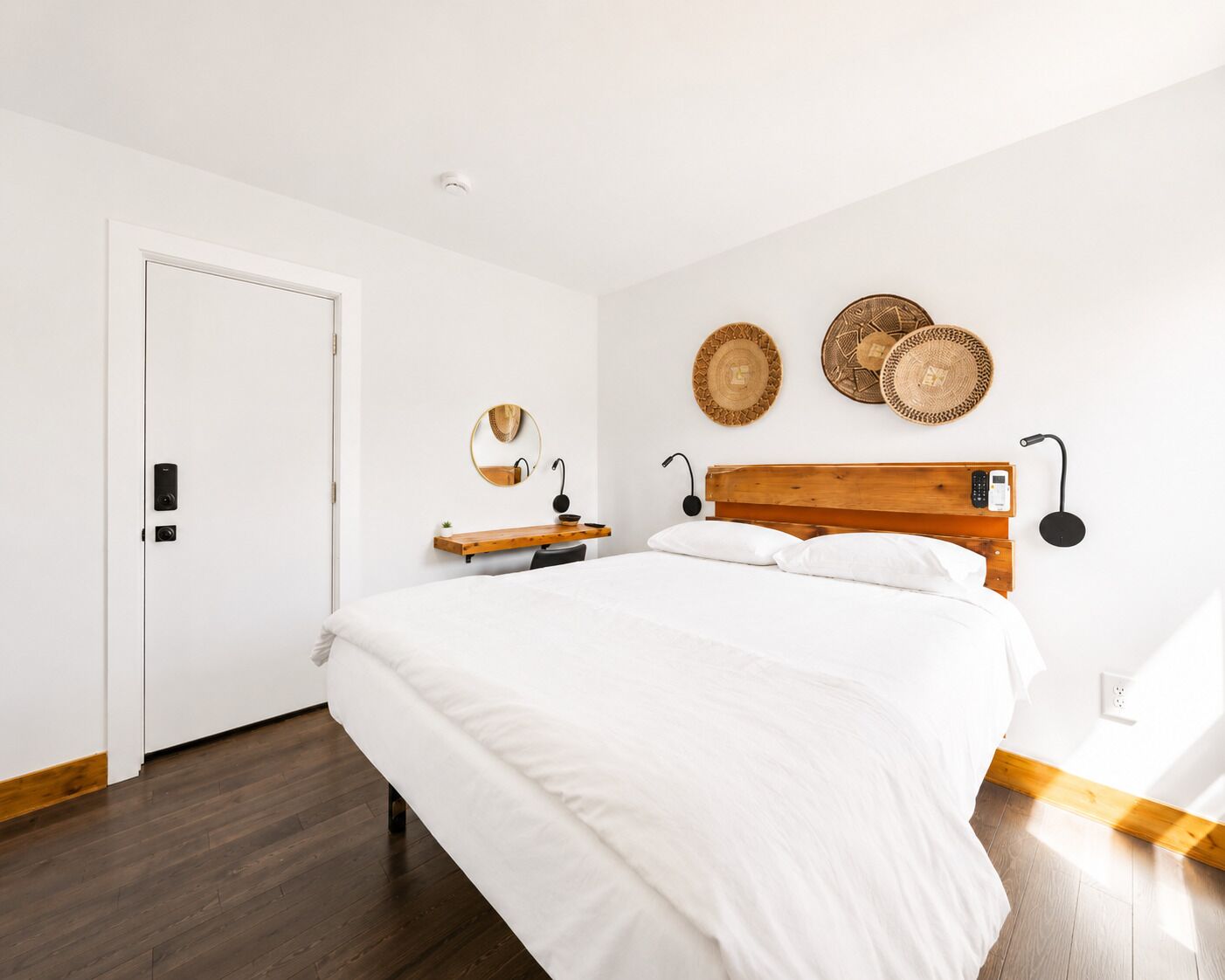 Standard Single Room, 1 Queen Bed | Desk, laptop workspace, iron/ironing board, free WiFi