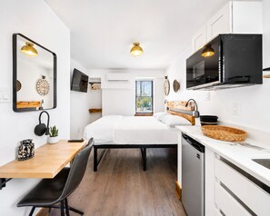 Standard Single Room | Desk, laptop workspace, iron/ironing board, free WiFi - 8BR Event Haven Near Top Attractions (Chester)