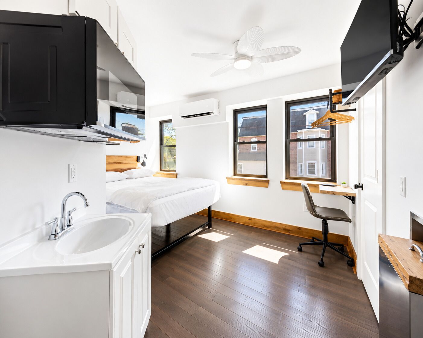 Standard Single Room, Roll-in Shower | Desk, laptop workspace, iron/ironing board, free WiFi