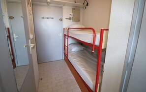 Room - Studio cabin, air-conditioned, near beach, garage (LE GRAU DU ROI)