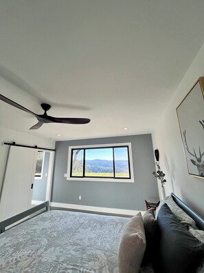 Room - Stunning View, outdoor enthusiast dream! 2 bedroom, 2 full baths (Volcano)
