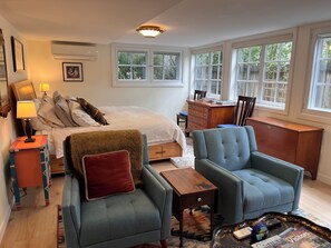 Room - Cozy ADU in Carmel in Carmel by the Sea, walk to Ocean Ave and the beach. (Carmel by the Sea)