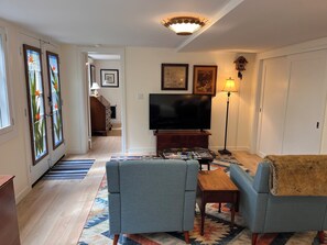 Living area - Cozy ADU in Carmel in Carmel by the Sea, walk to Ocean Ave and the beach. (Carmel by the Sea)