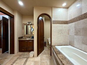 Bathroom - Beachfront 2BR Escape, Panoramic Views + Starlink in San Carlos, Sonora. (San Carlos)