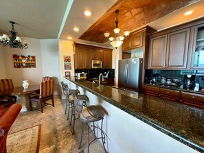 Private kitchen - Beachfront 2BR Escape, Panoramic Views + Starlink in San Carlos, Sonora. (San Carlos)