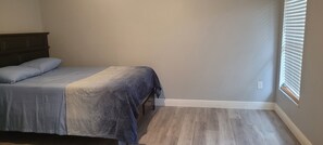 Room - Serene and spacious 3-bedroom and 2 barhroom house on 1 Acre of land. (Wesley Chapel)
