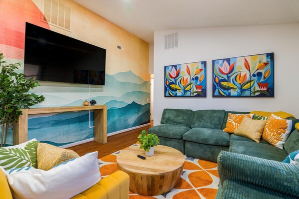 Living area - 5BR Movie Theater, Hot Tub, Mini Golf, Game Room! (McGaheysville)