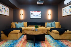 Living area - 5BR Movie Theater, Hot Tub, Mini Golf, Game Room! (McGaheysville)