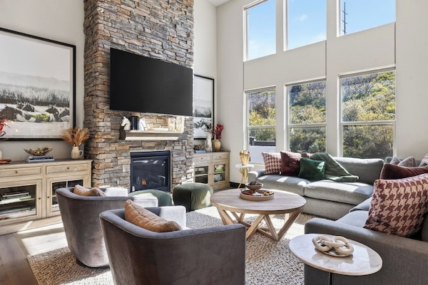 House (4 Bedrooms) | Front of property