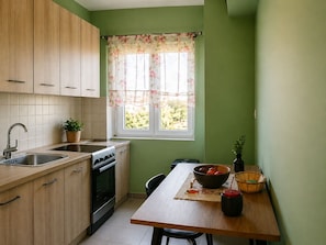 Comfort Studio, Balcony, Mountain View | Private kitchen